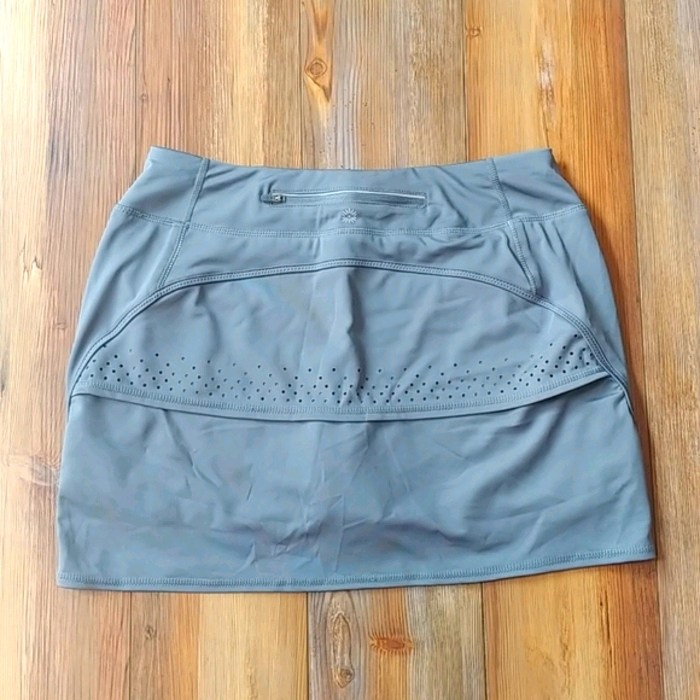 Sporty gray skort